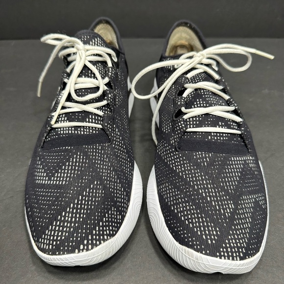 UNDER ARMOUR Black and White Patterned size 8.5 pre owned good condition - Picture 1 of 8